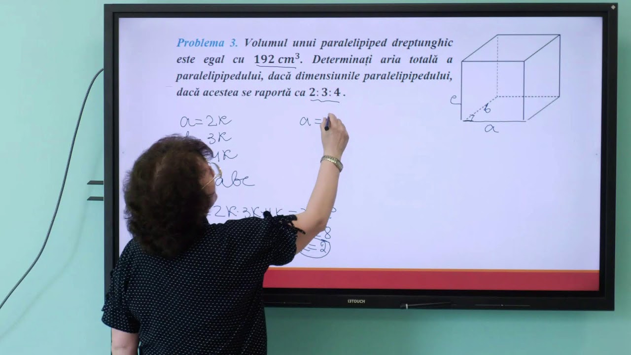 Lecție online de matematică pentru elevii de clasa a IX-a, cu Ana Costaș, conferențiară universitară