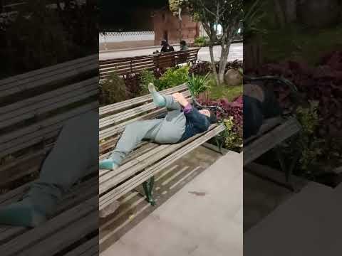 Mamá Asiendo Ejercicio en Calca Cuzco Perú