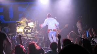 Family Force 5 - Cray Button (LIVE)