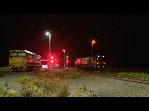 D283V CSR006 Light Engine At Night (28/4/2021) - PoathTV Australian Trains & Railways
