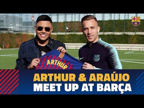 Arthur and Brazilian singer Felipe Araújo meet up in Barcelona