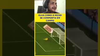 Ele literalmente se cola com a bola kkk