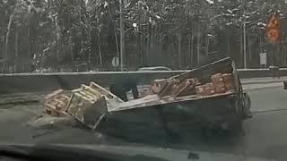 Угруговика оторвало кузов#дтп#минское шоссе#авария#пробка