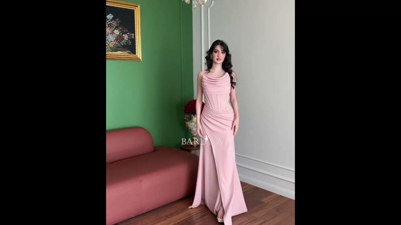 A pink dress with delicate details and elegant pleats - M
