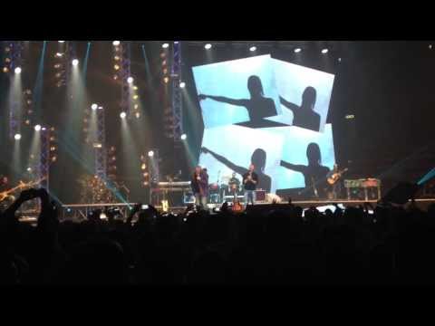 Luca Carboni e Tiziano Ferro live a Bologna "Persone silenziose" HD