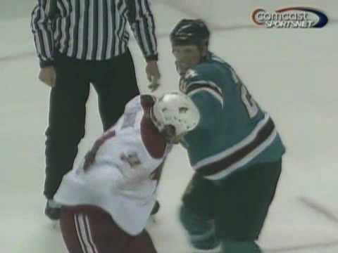 Daniel Winnik vs Travis Moen