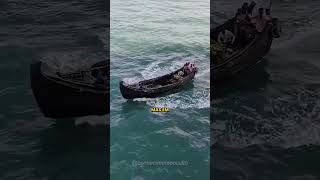 Porque esse homem está apontando um machado para o mar?