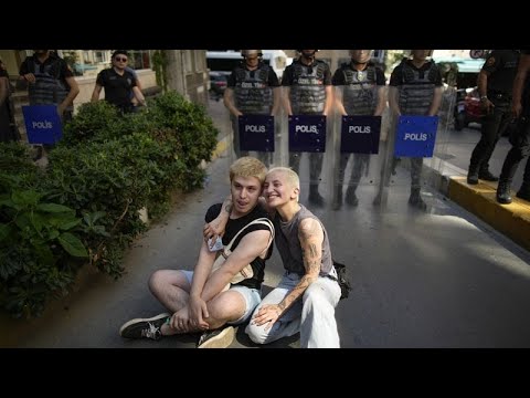Polizei in Istanbul versucht vergeblich Pride Parade zu stoppen