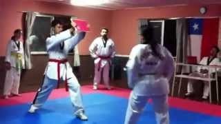 preview picture of video 'rompimiento, examen de taekwondo / Escuela santos / Puente alto'