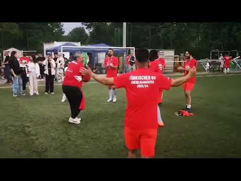KREISLIGA MEISTER 2024 🕺🔥 Türkischer SV Lübeck feiert mit Oyun Havasi & Fans!