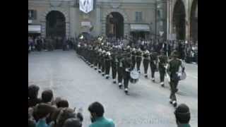 preview picture of video 'Carosello Fanfara Brigata Tridentina, Meldola 1990.'