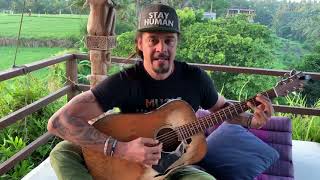 Acoustic Friday Feat. "When the Sun Begins to Shine" - Michael Franti & Spearhead