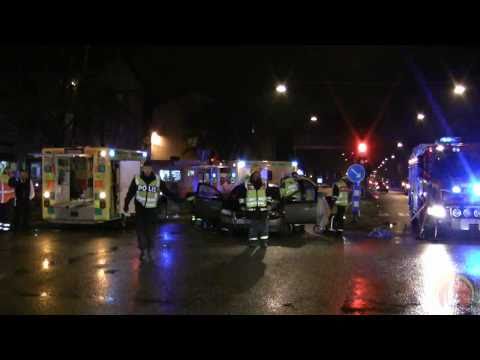 Trafikolycka mellan bil och buss på Svartbäcksgatan i Uppsala