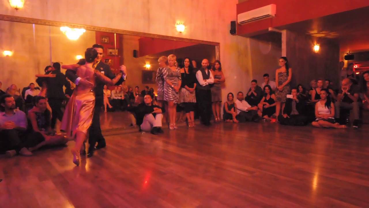 Alexander Moncada y Lia Selalmazidi