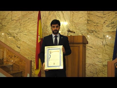 Alejandro Alcoba recibe un premio de la Federación de Casas de Melilla