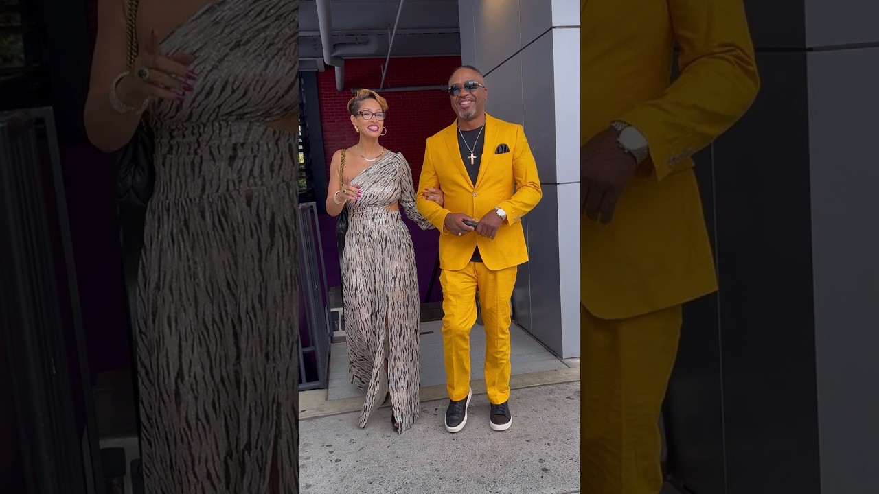 When Angelina and Brodie attend a movie premiere to meet a potential investor.