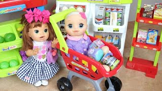 SARA E SUA IRMÃ LAURINHA VÃO AO MERCADINHO DE BONECAS- Vídeo todo dia-Especial Férias
