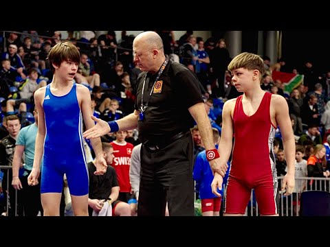 U15 Elias Auer (GER) vs Tsimur Kuzmenka (EST) 52kg. Freestyle boys youth wrestling. B-cam-man