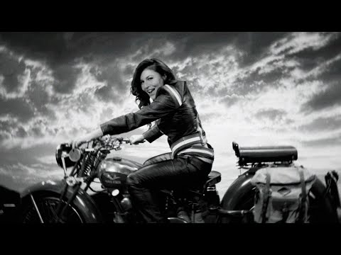 GIUSY FERRERI - Musica Classica (Official Video)