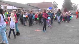 preview picture of video 'openingsdans 60e kinderboekenweek Feiko Clockschool Oude Pekela'