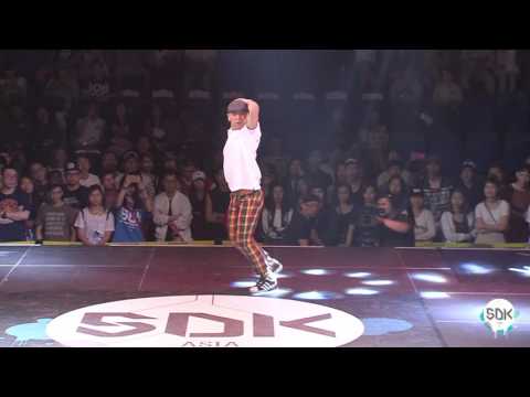SDK ASIA 2016 TOP8 - Waacking 1on1 - Sexylamelon Vs Bobo [TIE]
