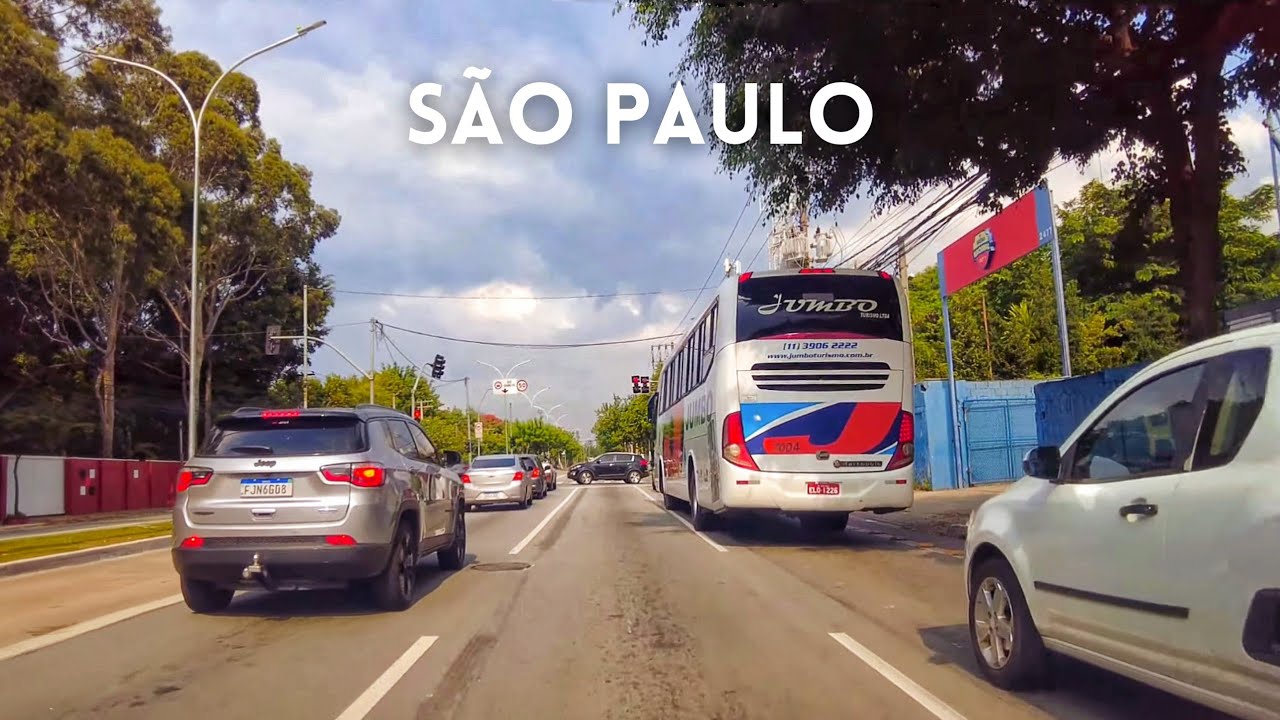 Dirigindo na Av. Marquês de São Vicente, Barra Funda • São Paulo