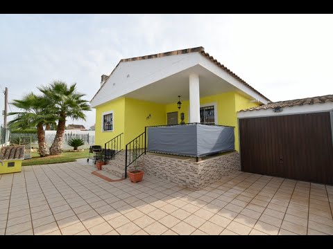 €210,000 - 3-bedroom, 2-bathroom villa located on the Safareig urbanisation in Lliria, Valencia.