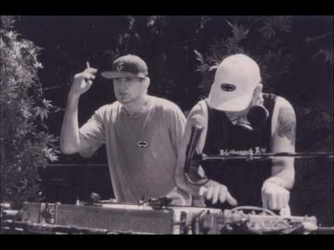 D-LOC - DJ SHAKEY BONEZ random beats/scratching