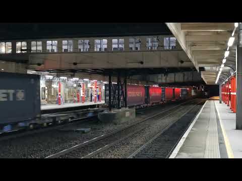 66781 6G64 Carlisle Yard - Kineton MOD passing 88004 4s45 Daventry - Mossend Modal, 16th March 2022