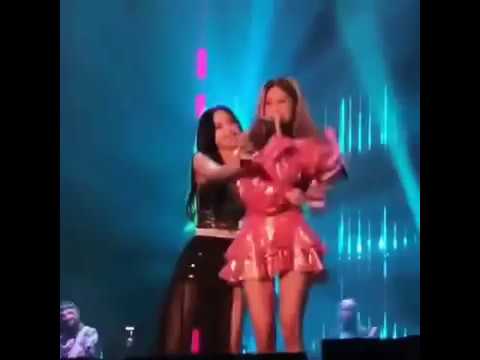 111118 | BLACKPINK Seoul Concert | Jennie & Rosé (Chaennie Moment) | 블랙핑크