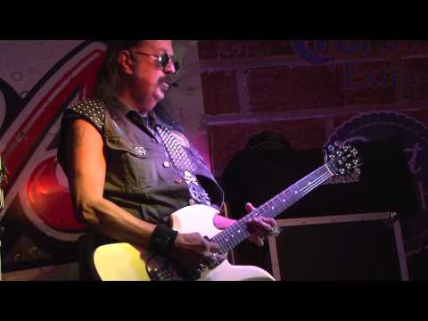 Wrecking Ball, Dames Rocket