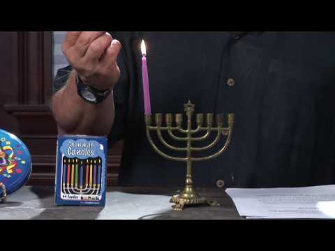 Jewish Traditions : How to Light the Menorah