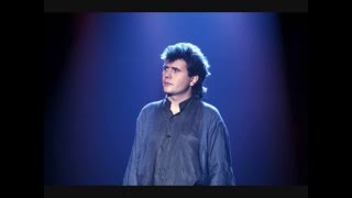 Un enfant assis attend la pluie - Dernière chanson de Daniel Balavoine (1985) (HQ)