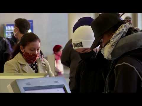 謹慎的美國人衡量感恩節風險 (Cautious Americans weigh Thanksgiving risk)