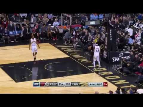 Kyle Lowry with a clutch finger roll😱