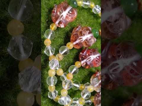 モダンなスイミングプールの舗装、天然石の壁の外装