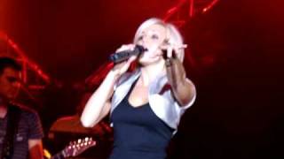 KELLIE PICKLER LIVE- MAKING ME FALL IN LOVE AGAIN 01.09.09