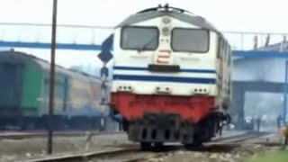 preview picture of video 'Indonesian Railway  (Kereta Cianjuran Departure from the Padalarang Train Station)'