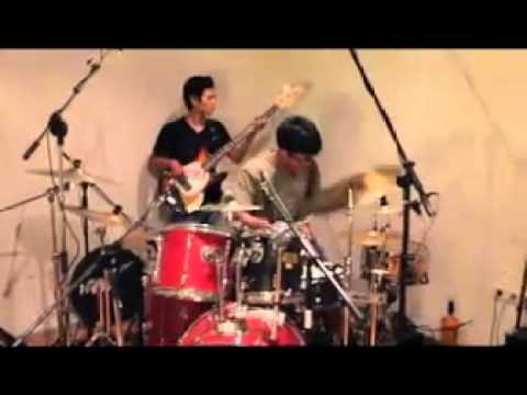 COI playing Suck My Kiss (RHCP).MP4