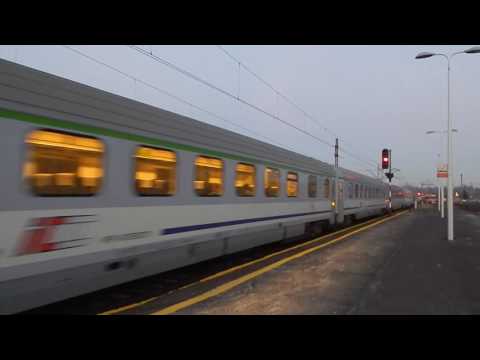 EP09-014 + IC WYSPIAŃSKI z Przemyśla do Wrocławia wjeżdża na dworzec Rzeszów Główny 13.12.2016