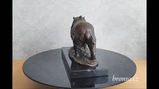 Medvěd s rybou – bronzová socha, zvířecí umělecká dekorace