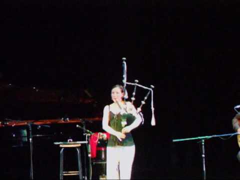Julie Fowlis playing Bagpipe - Live