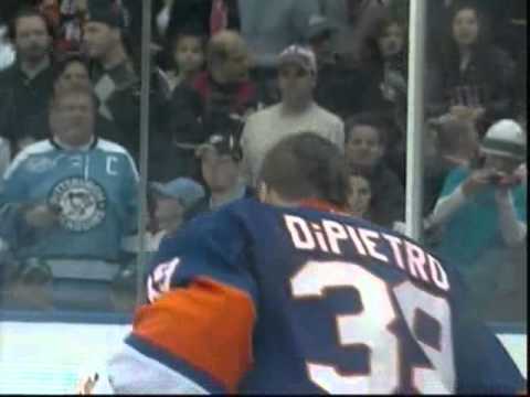 Rick DiPietro scuffles with Chris Kunitz
