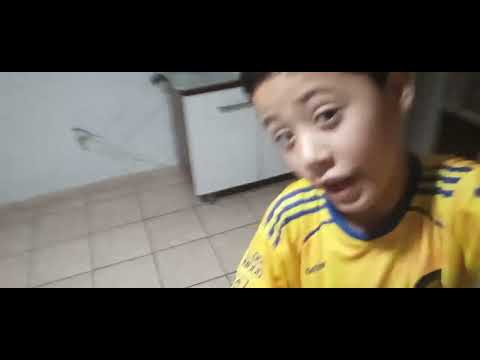 Ele gosta muito de gravar vídeo mas por favor deixa o like aí ele só tem um escrito