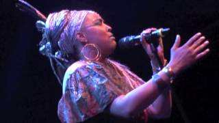 Navasha Daya ~Umhome (Miriam Makeba)