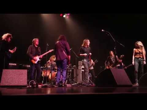 Guitar Player's PLAY IT FORWARD Benefit Concert