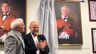 Descubrimiento del retrato oficial de González Siles en la galería de directores del centro.