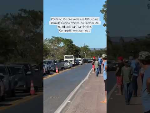 Ponte no Rio das Velhas na BR-365 na Barra do Guaicuí Várzea  da Palma MG, interditada p caminhões.