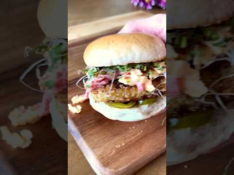 Honey Pepper Pimento Chicken Sandwich #chickensandwich #healthyrecipes #easydinner