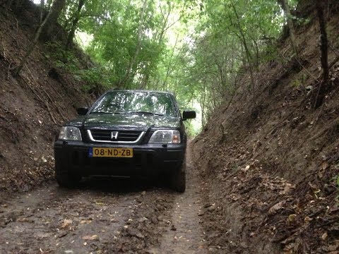 Honda crv 4x4 offroad driving in hungary climbing mountain